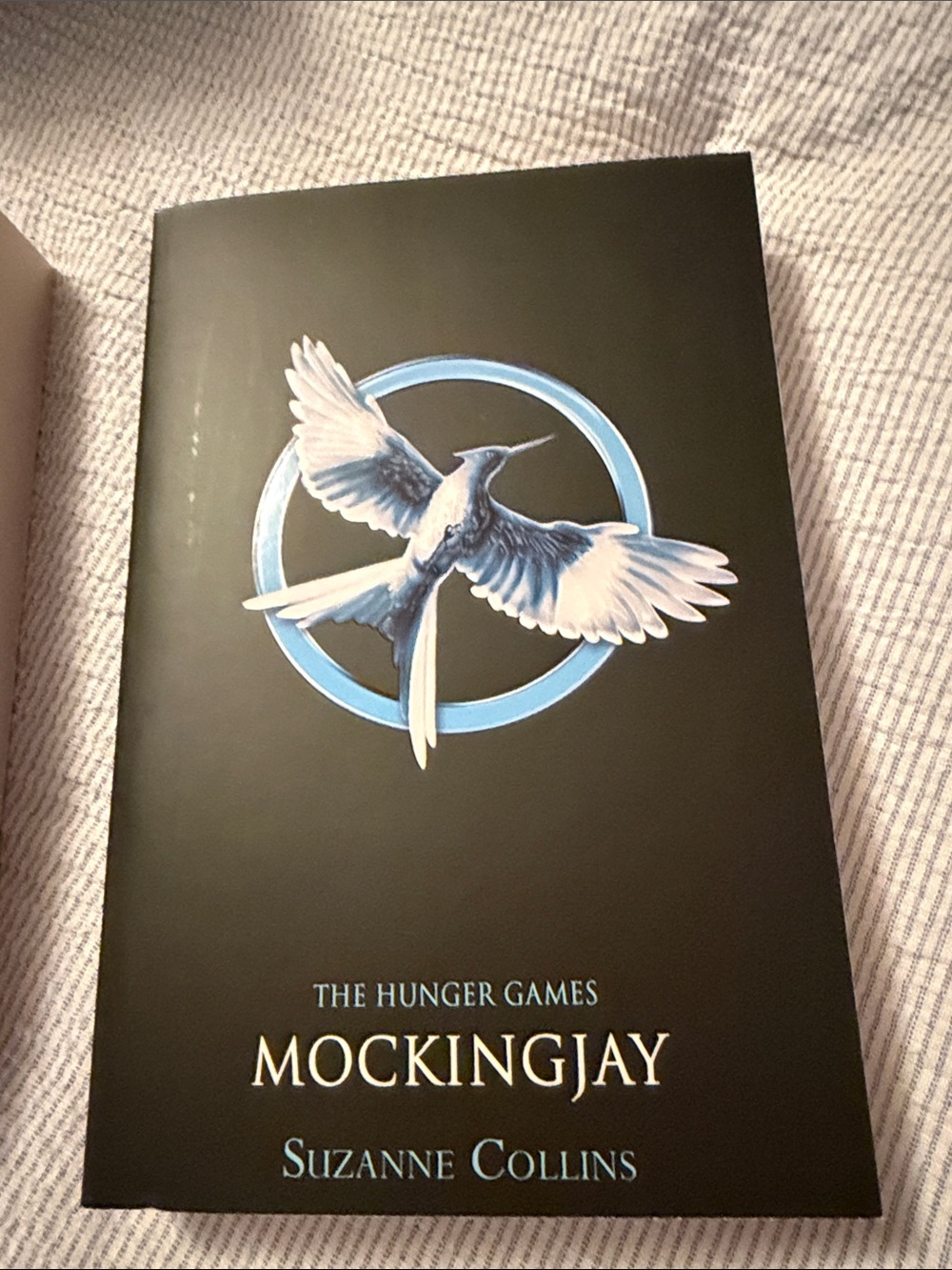 Scholastic The Hunger Games Trilogy Box Set - Black with Gold Red Blue Emblems - Picture 7 of 7